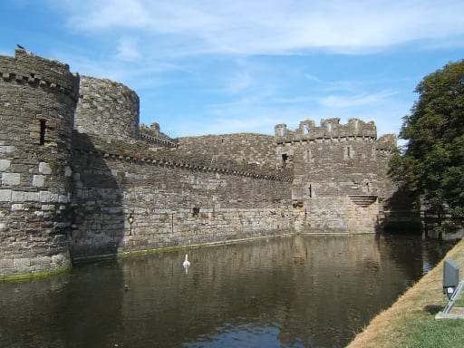 castle moats, England castle moats, Castles of England