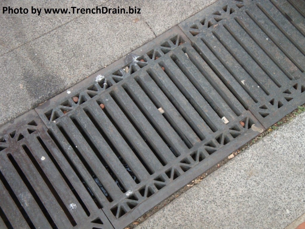 decorative sidewalk drain, Cast metal grates sidewalk, sidewalk Singapore drainage, Iron slotted grate, metal ornamental grating